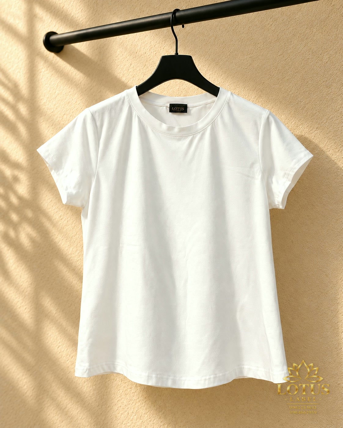 Áo nữ LOTUS LABEL trong không gian boutique